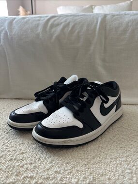 Nike Low-Top Jordan 1 Black and White Leather Sneakers